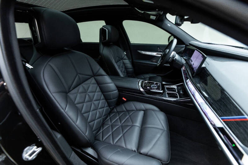 2023 BMW 7 Series 740i