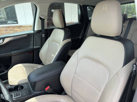 2022 Ford Escape Titanium