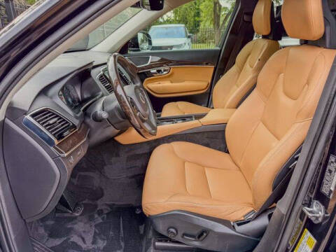 2016 Volvo XC90 T6 Momentum