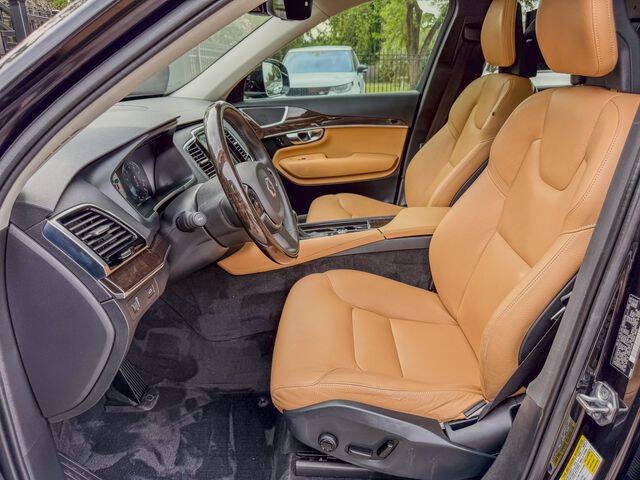 2016 Volvo XC90 T6 Momentum