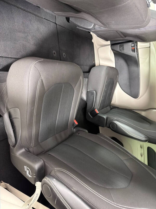 2024 Chrysler Voyager LX
