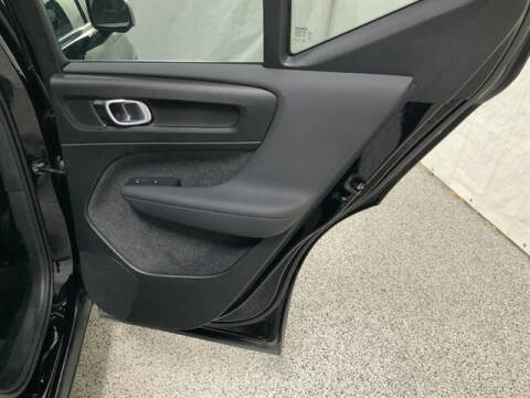 2024 Volvo XC40 B5 Plus Bright Theme