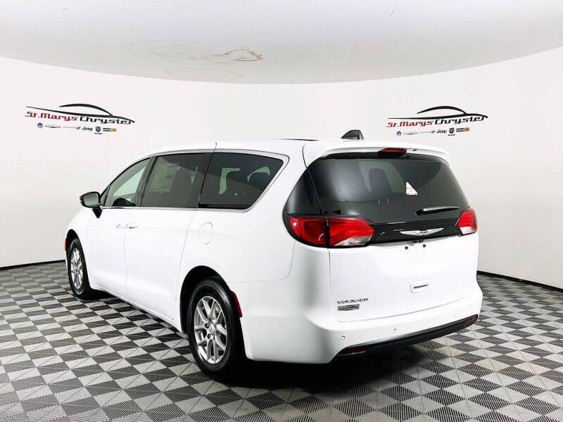 2026 Chrysler Voyager LX