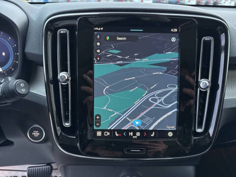 2025 Volvo XC40 B5 Plus Dark Theme