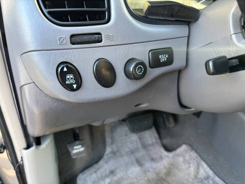 2005 Toyota Sequoia SR5