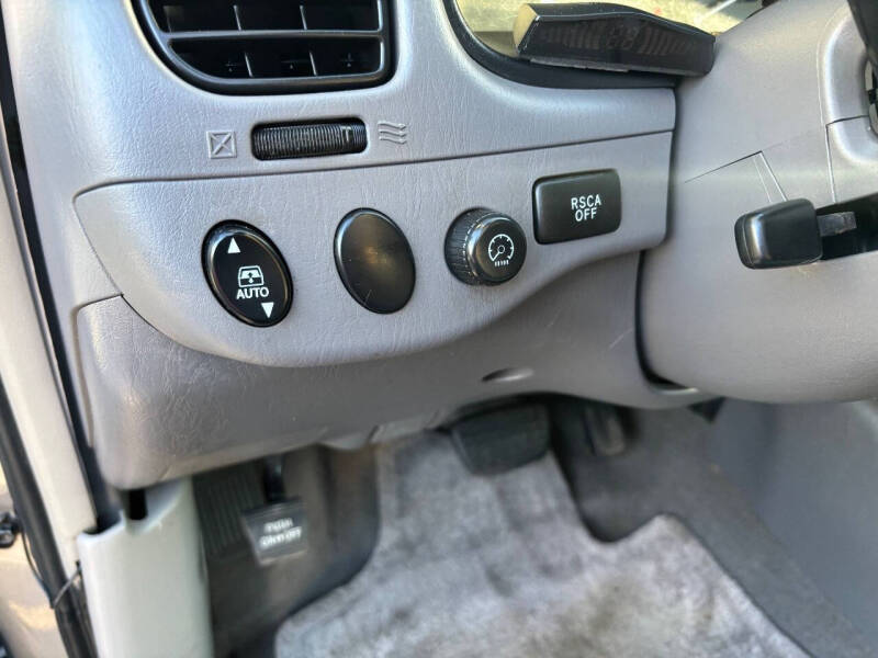 2005 Toyota Sequoia SR5