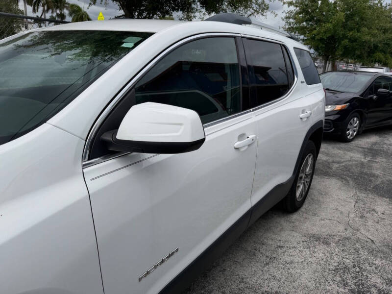 2017 GMC Acadia SLE-2