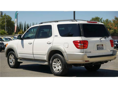 2004 Toyota Sequoia SR5