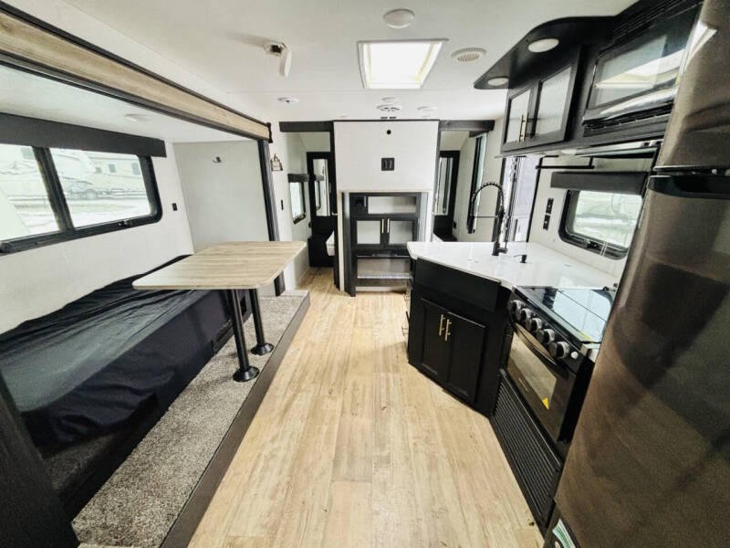 2021 Cherokee Grey Wolf Black Label 23DBHBL