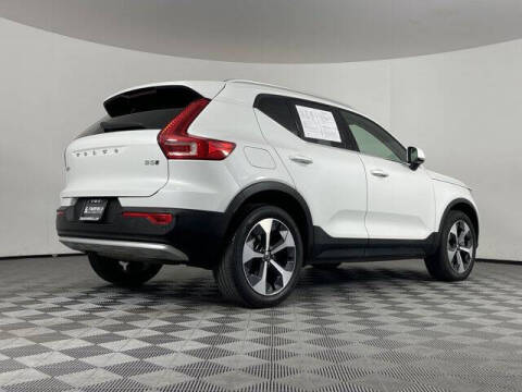2024 Volvo XC40 B5 Plus Bright Theme
