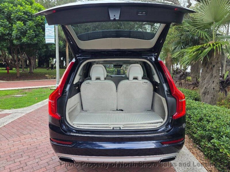 2016 Volvo XC90 T6 Momentum
