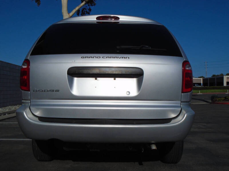 2005 Dodge Grand Caravan SE