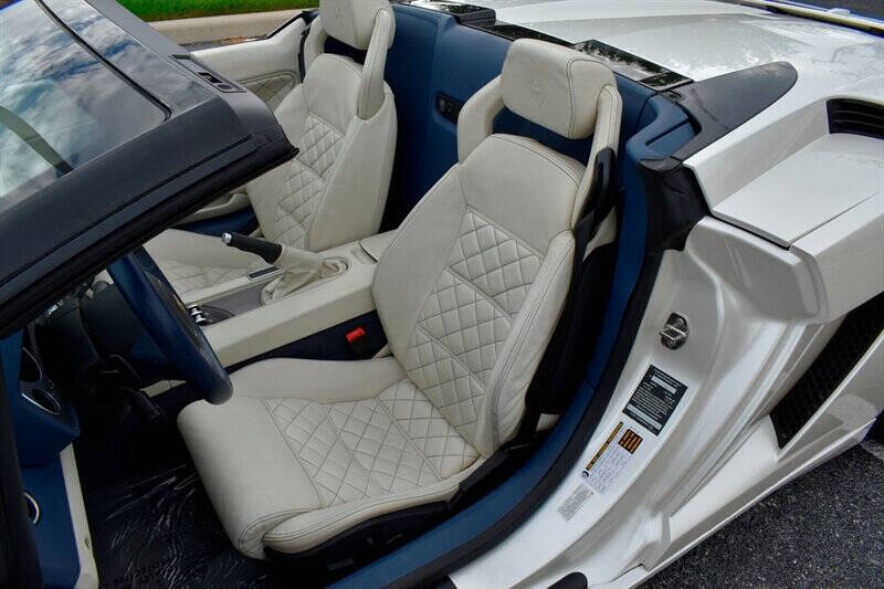 2010 Lamborghini Gallardo Base photo 32