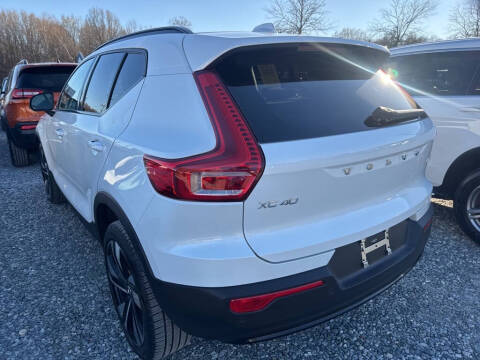 2025 Volvo XC40 B5 Plus Dark Theme