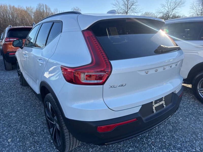 2025 Volvo XC40 B5 Plus Dark Theme