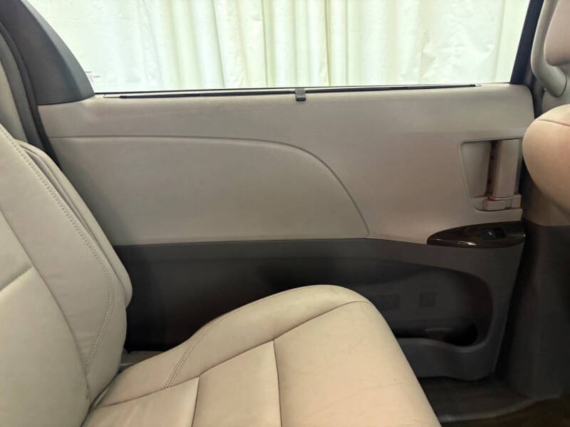 2016 Toyota Sienna XLE 7-Passenger