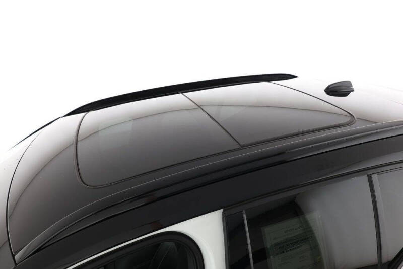 2022 Volvo XC40 T5 R-Design