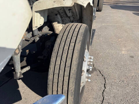 2016 Freightliner M2 26' Box Truck