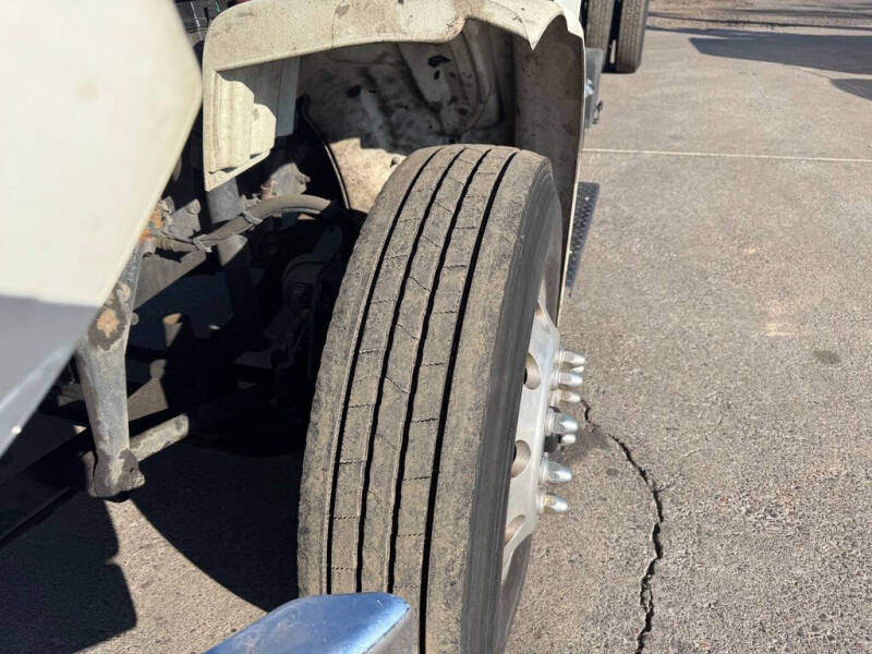 2016 Freightliner M2 26' Box Truck