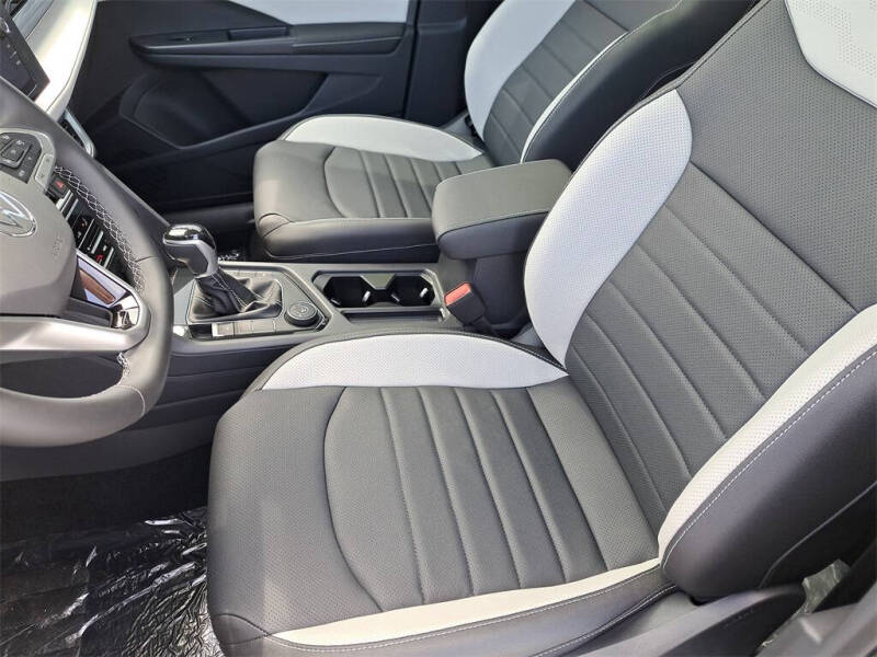 2025 Volkswagen Taos SEL 4Motion