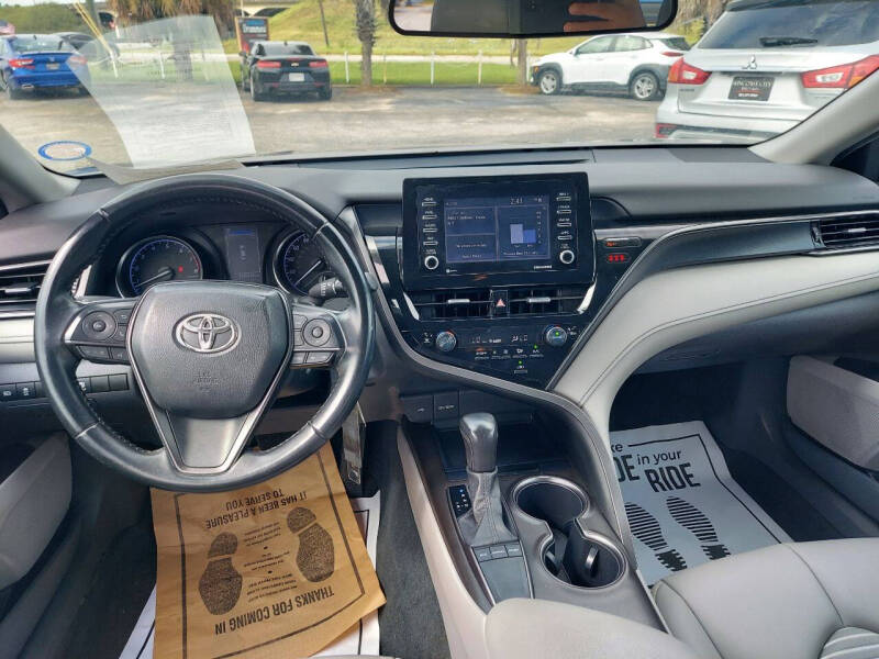 2022 Toyota Camry SE