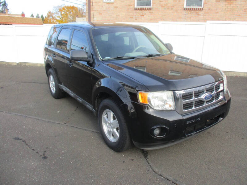 2010 Ford Escape XLS photo 2