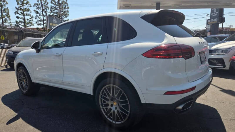 2017 Porsche Cayenne Platinum Edition