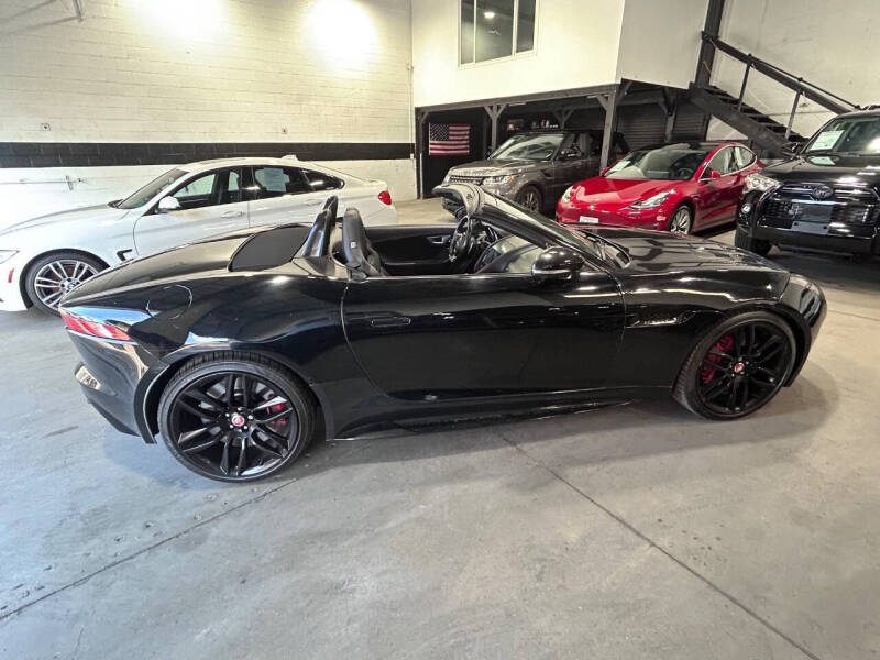2016 Jaguar F-TYPE R