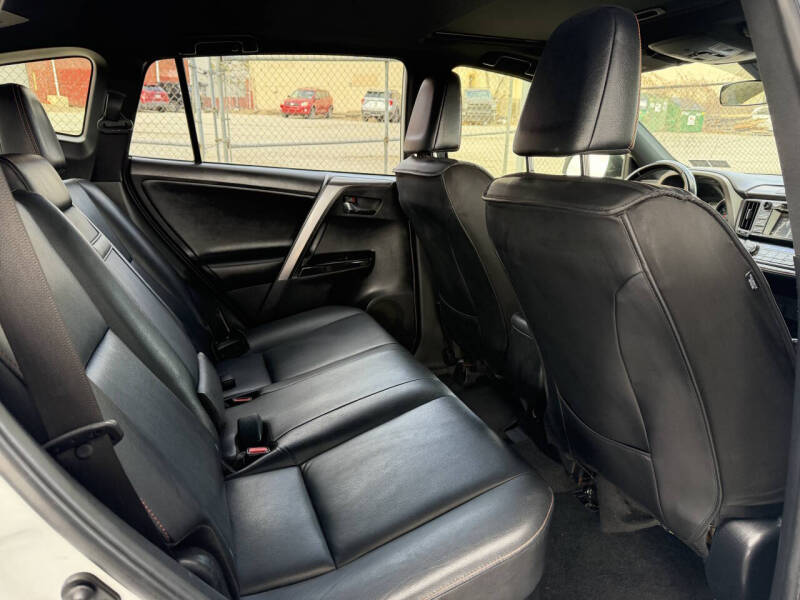 2017 Toyota RAV4 Hybrid SE