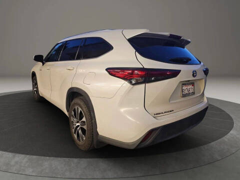 2021 Toyota Highlander Hybrid XLE