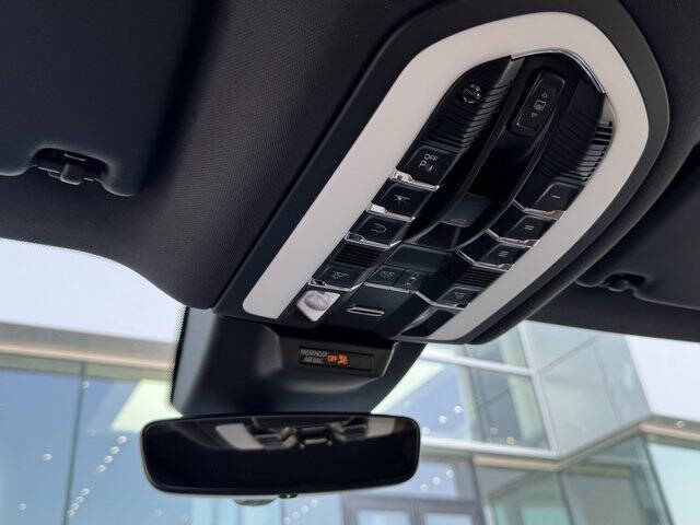 2025 Porsche Macan S