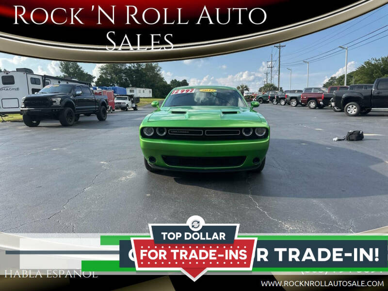 2015 Dodge Challenger SXT's photo