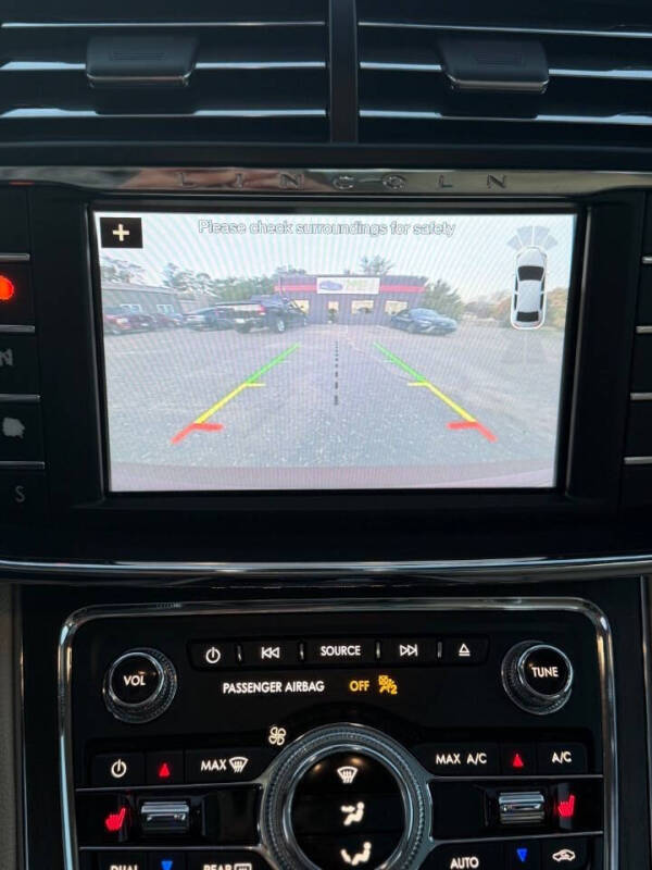 2017 Lincoln Continental Select