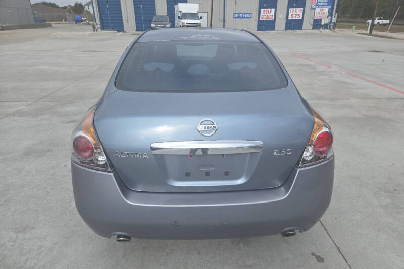 2011 Nissan Altima S photo 14