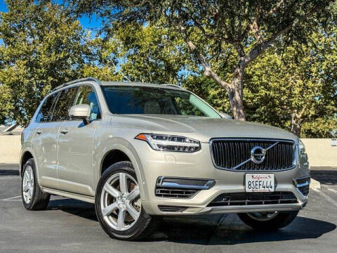 2016 Volvo XC90 T8 eAWD Momentum