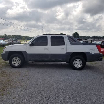 2003 Chevrolet Avalanche for sale at CAR-MART AUTO SALES in Maryville TN