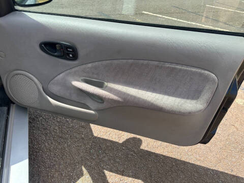 2001 Saturn S-Series SC2