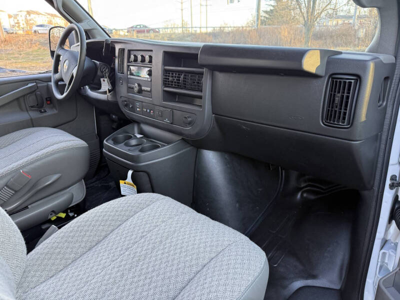 2025 Chevrolet Express 2500