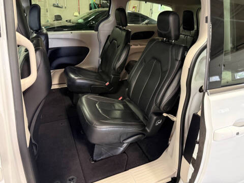 2022 Chrysler Pacifica Touring L