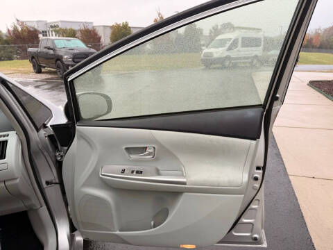 2014 Toyota Prius v Two