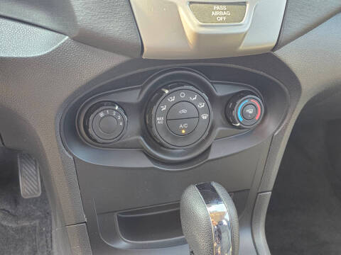 2013 Ford Fiesta SE