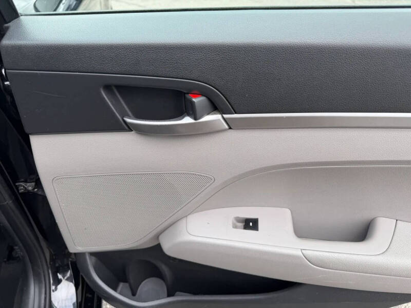2019 Hyundai Elantra SE
