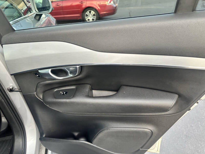 2016 Volvo XC90 T5 Momentum