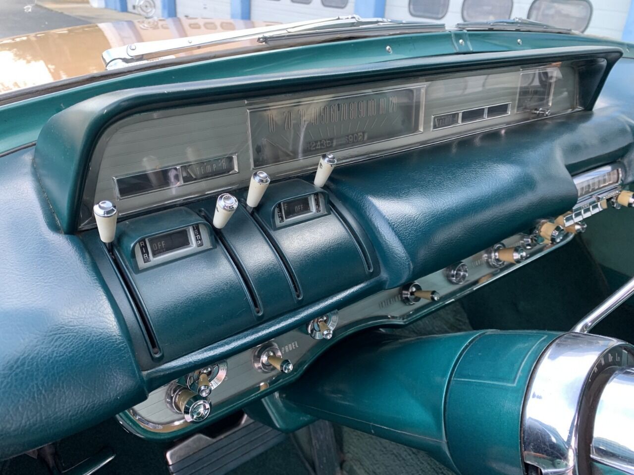 1957 Lincoln Capri 45