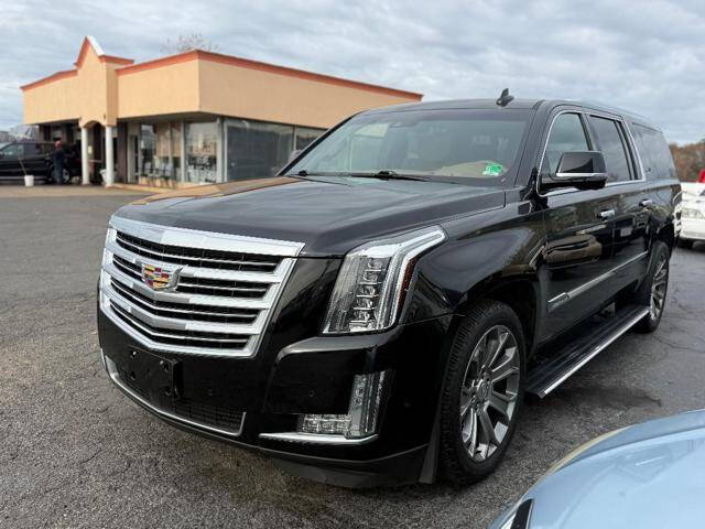 2017 Cadillac Escalade ESV Platinum's photo
