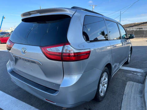 2015 Toyota Sienna LE 8-Passenger