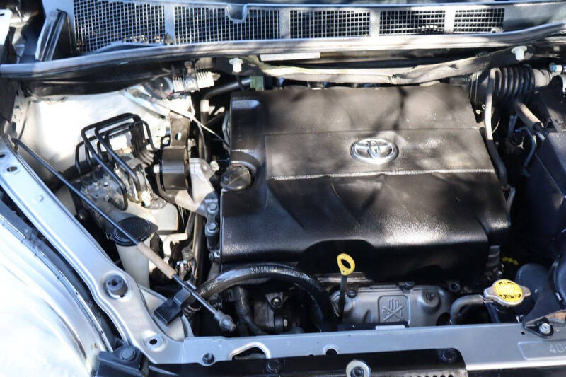 2011 Toyota Sienna LE 7-Passenger Auto Access Seat