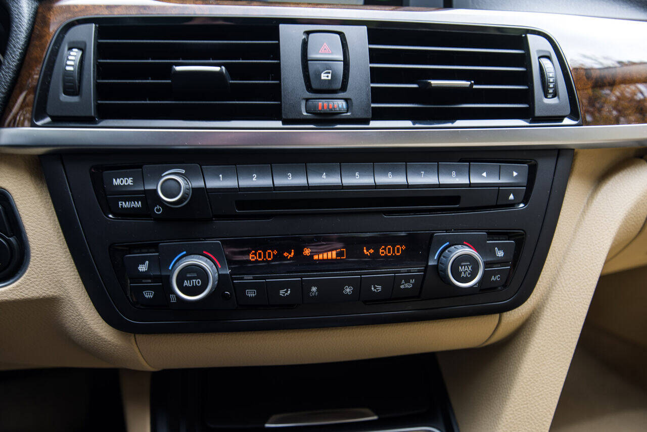 2015 BMW 3 Series 21
