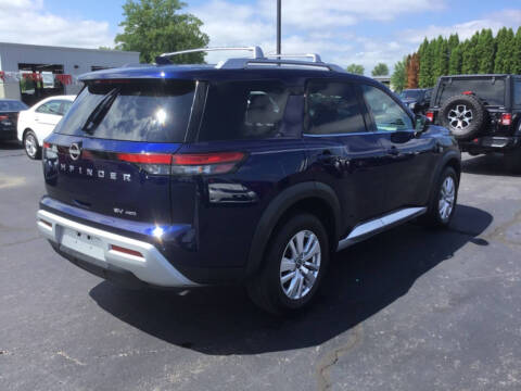 2022 Nissan Pathfinder SV