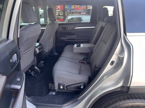 2019 Toyota Highlander LE